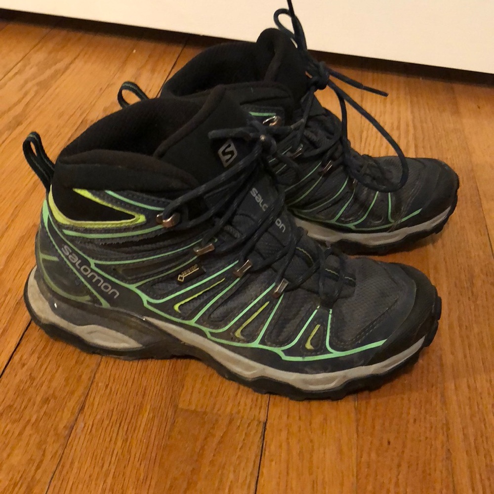 Saloman hiking boots